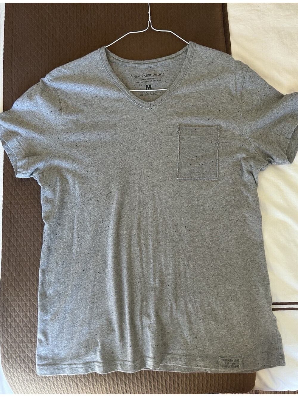 V-Neck T-Shirt, Calvin Klein Jeans Men's Medium, Gray Pocket Tee Short Sleeve